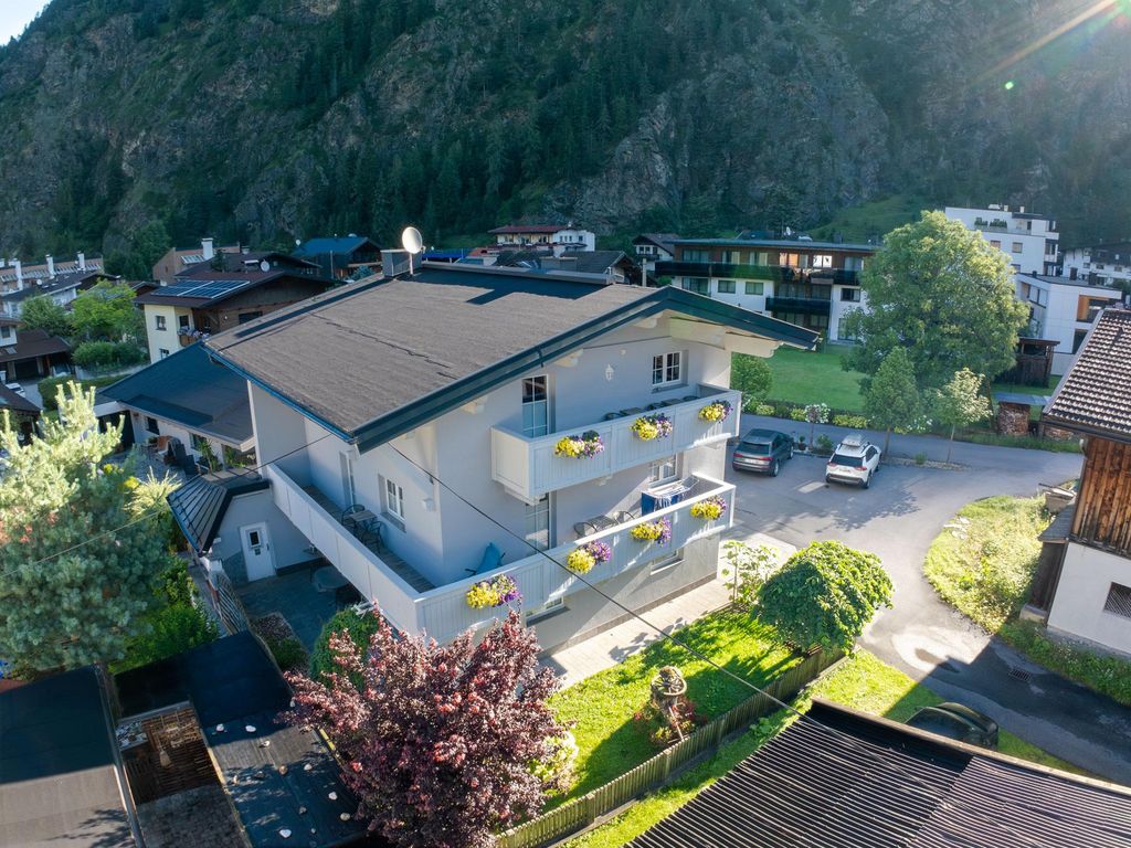 Andys Apartment