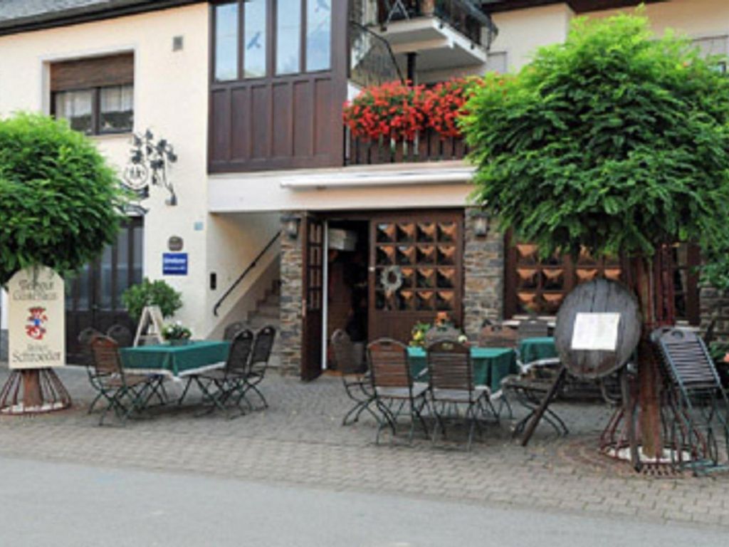 Weingut-Gästehaus R. Schroeder