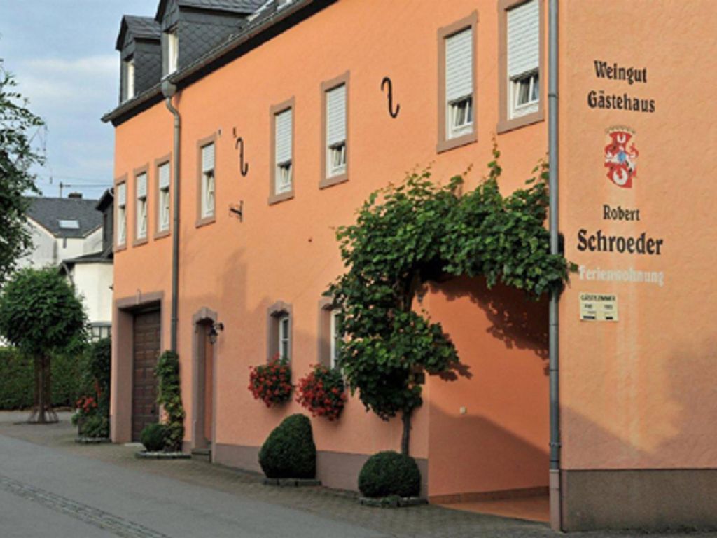 Weingut-Gästehaus R. Schroeder