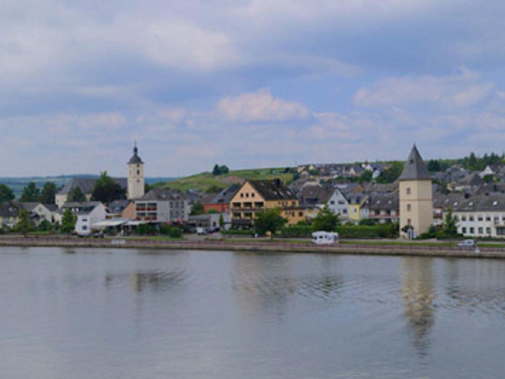 Weingut-Gästehaus R. Schroeder