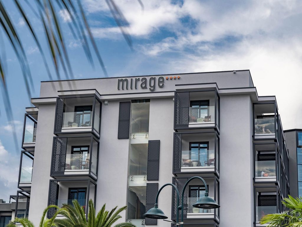 LAKEFRONT HOTEL MIRAGE