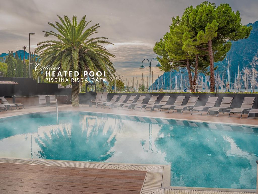 LAKEFRONT HOTEL MIRAGE