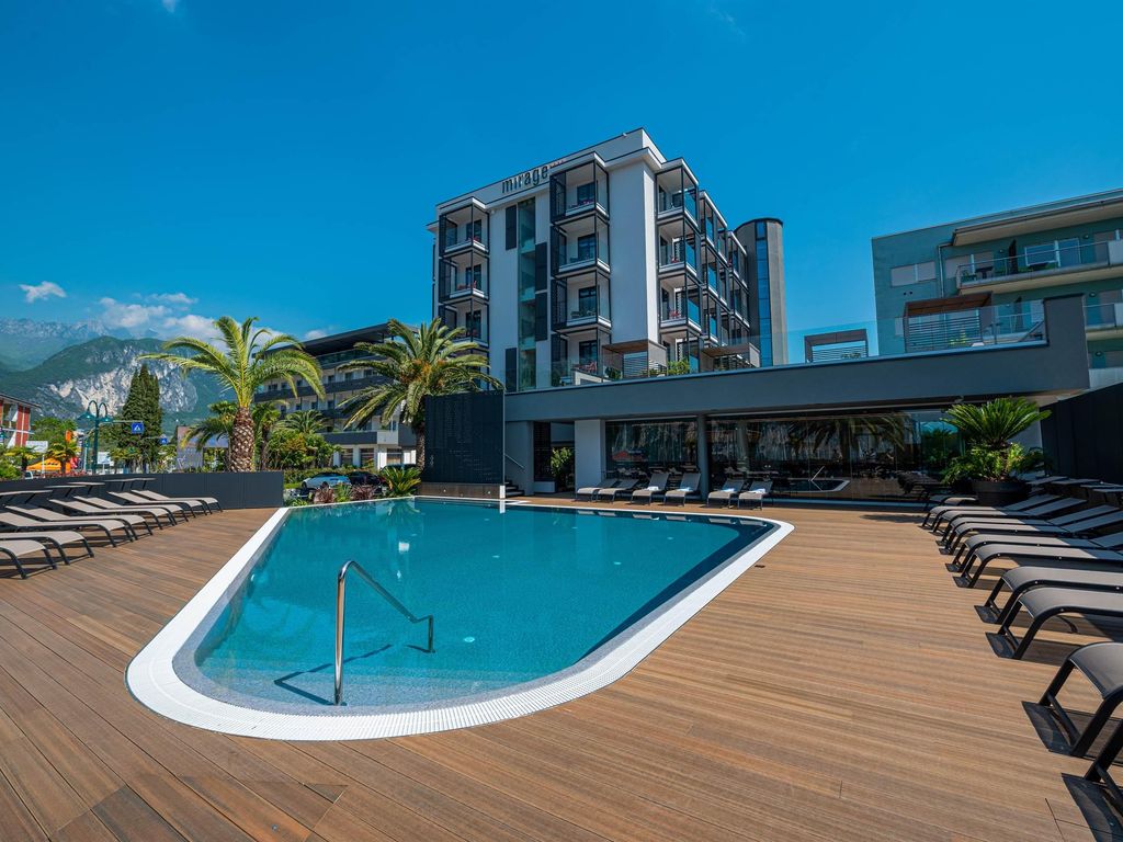 LAKEFRONT HOTEL MIRAGE