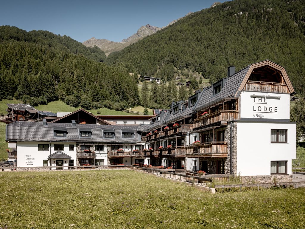 THE LODGE by Regina