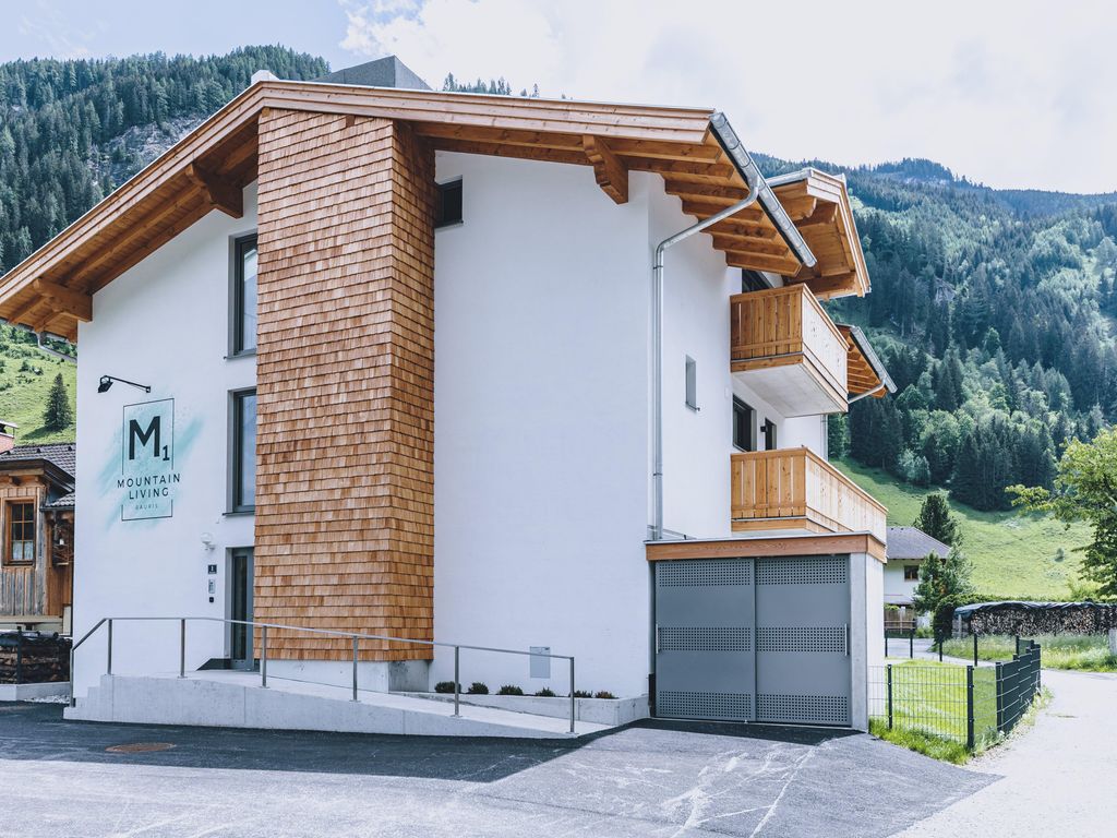 M1- Mountain Living