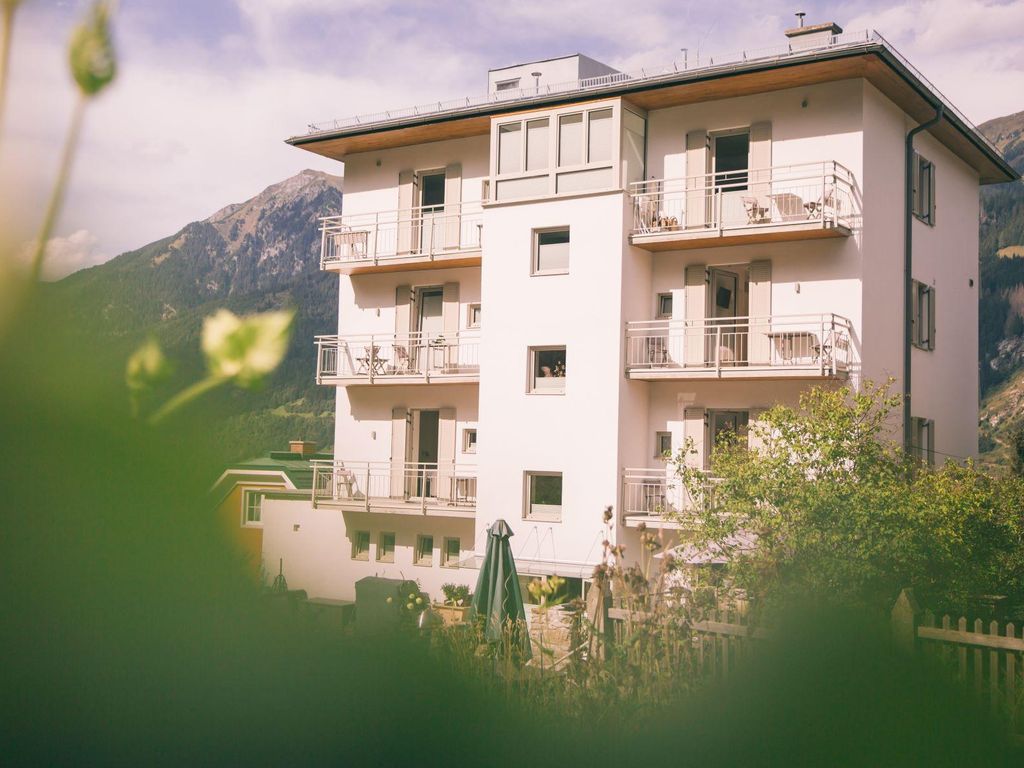 Nefer, Haus