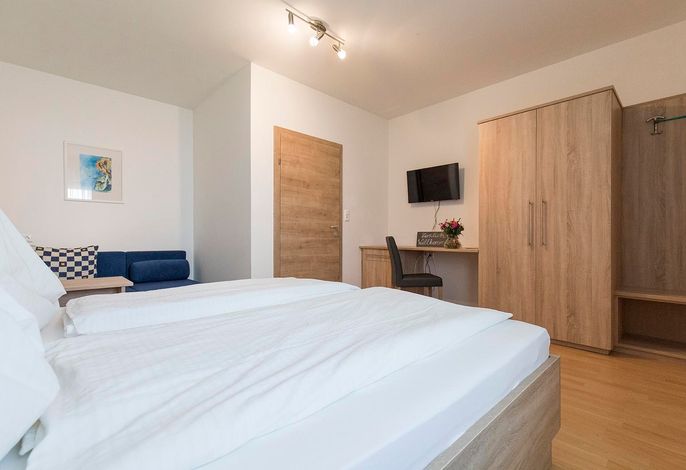 Vierbettzimmer mit Dusche, WC