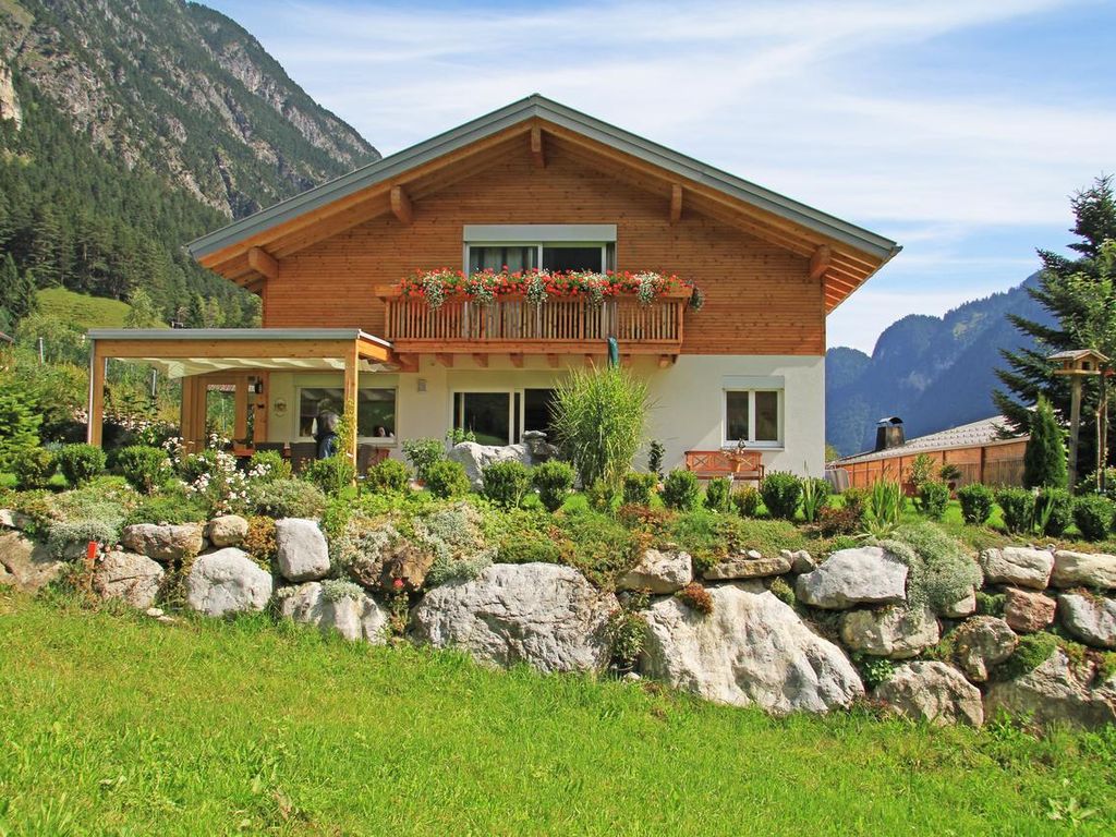 Haus Flua