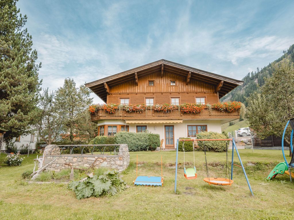 Manuela, Haus