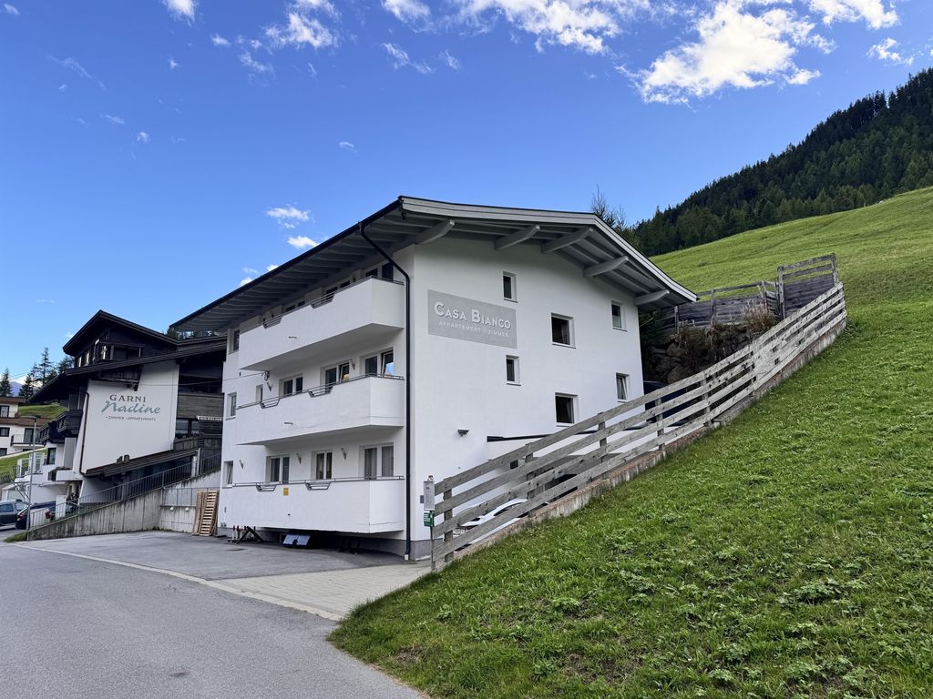 CASA bianco DUE