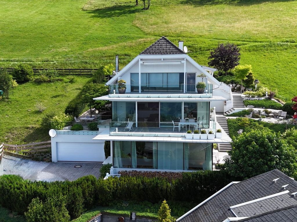 Weisse Villa am Millstätter See