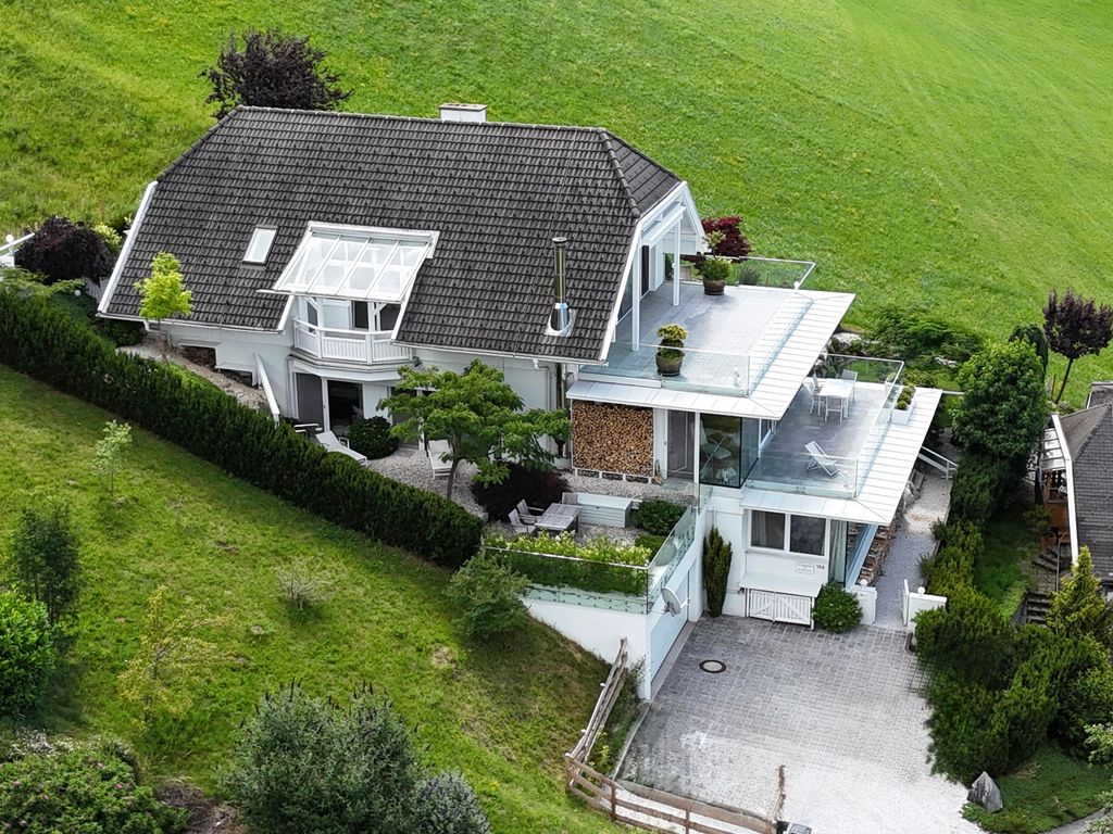 Weisse Villa am Millstätter See