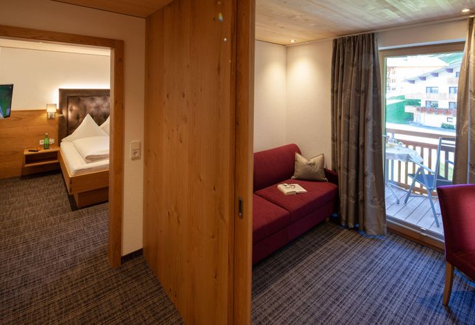 Komfort-Doppelzimmer mit separatem Wohnraum/Balkon