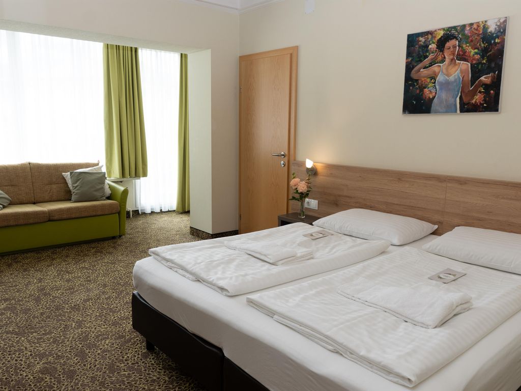 Lindenhof, Hotel