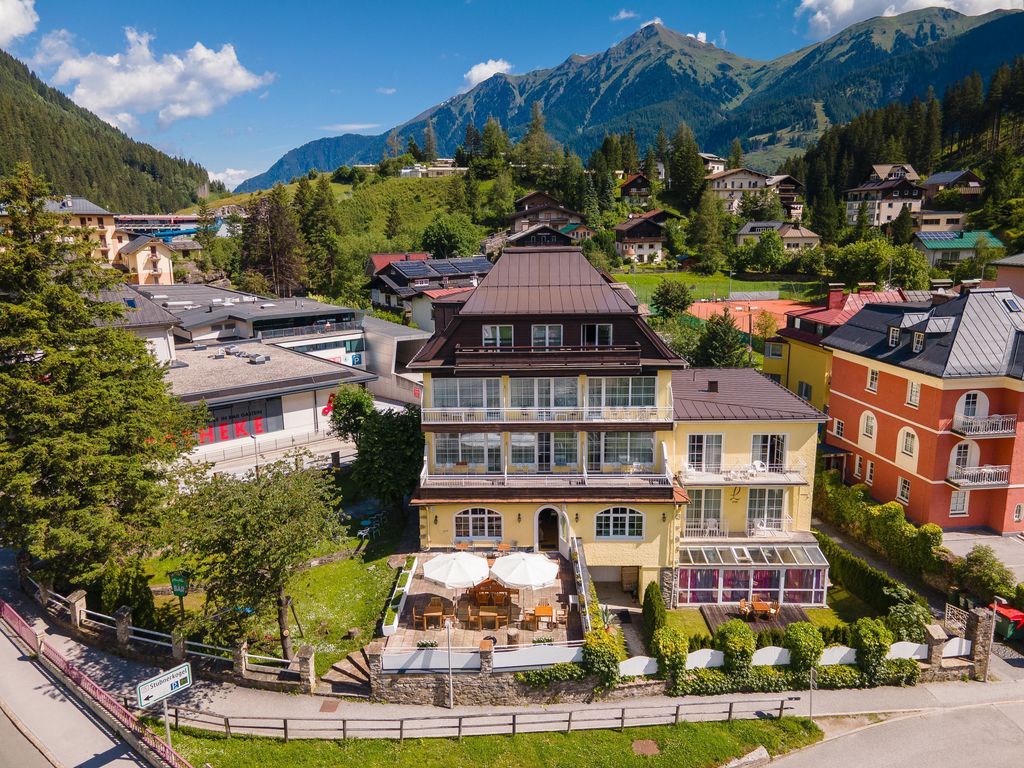 Lindenhof, Hotel