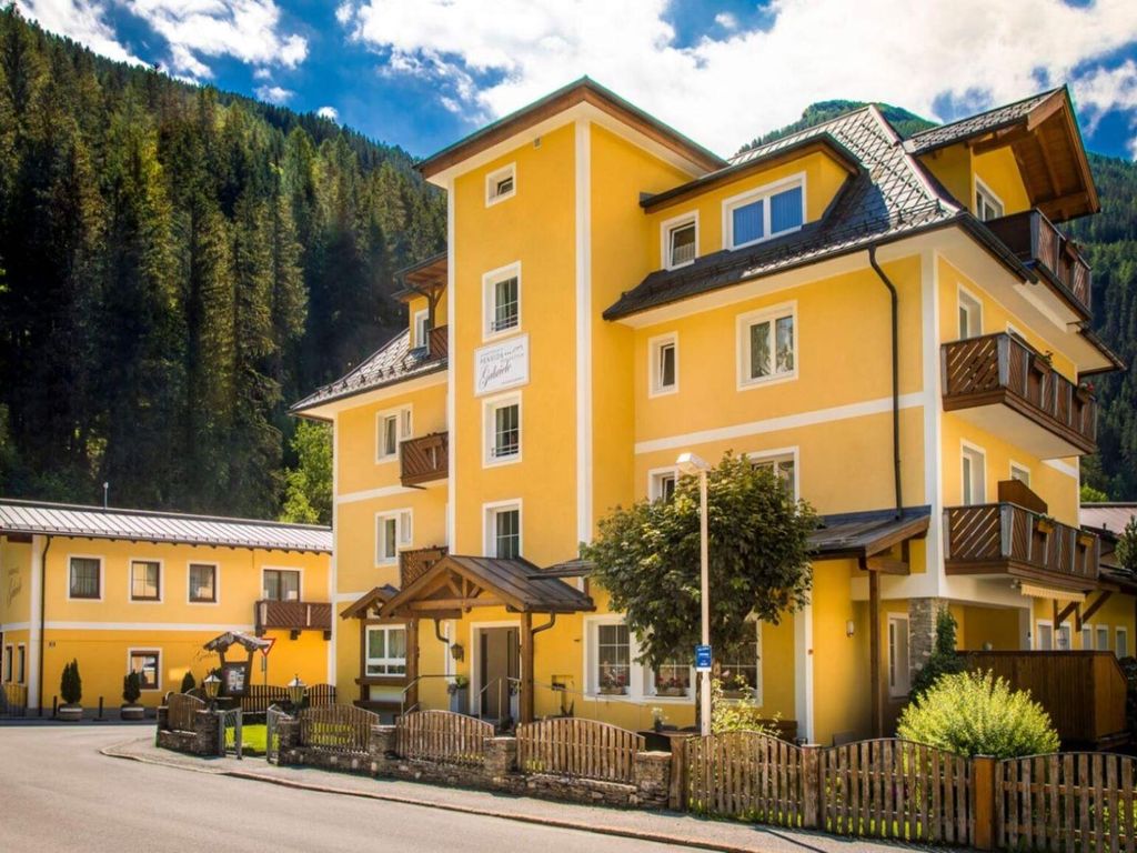 Gabriele, Pension