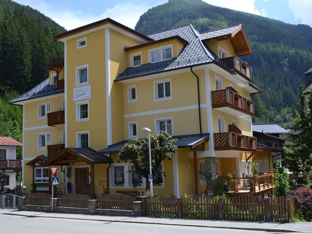 Gabriele, Pension