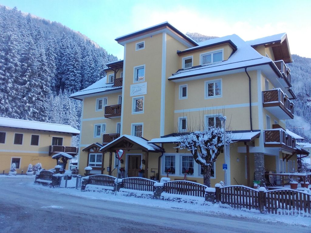 Gabriele, Pension