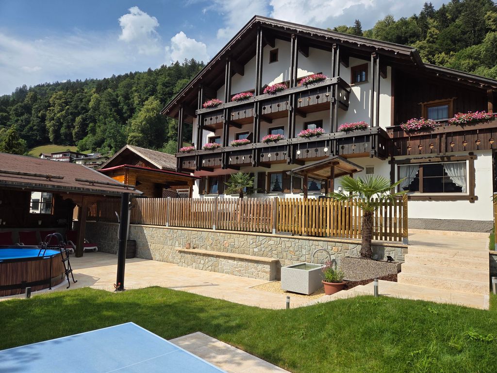 Pension Monteneu