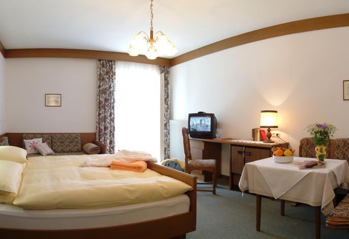 Dreibettzimmer mit Dusche od. Bad, WC