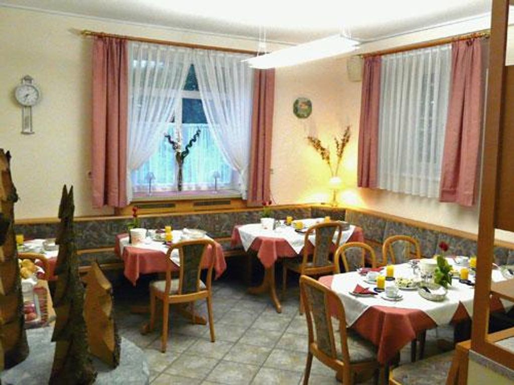 Freisaal, Pension
