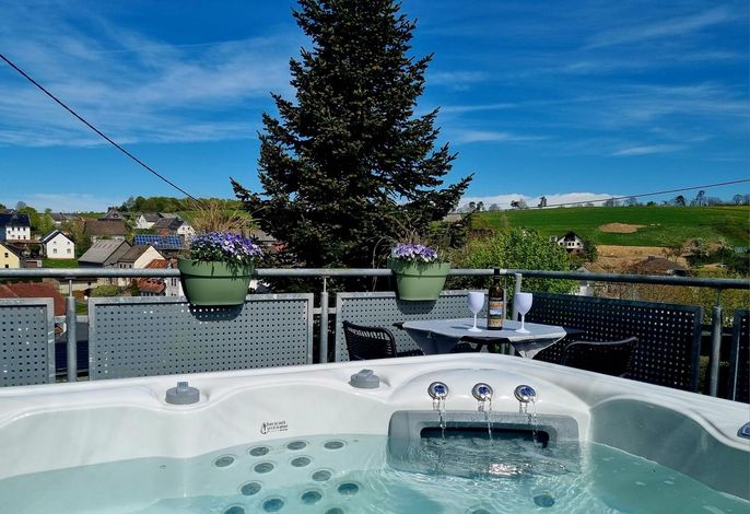 Wellnesshaus mit Jacuzzi u.Infrarotkabine - neu
