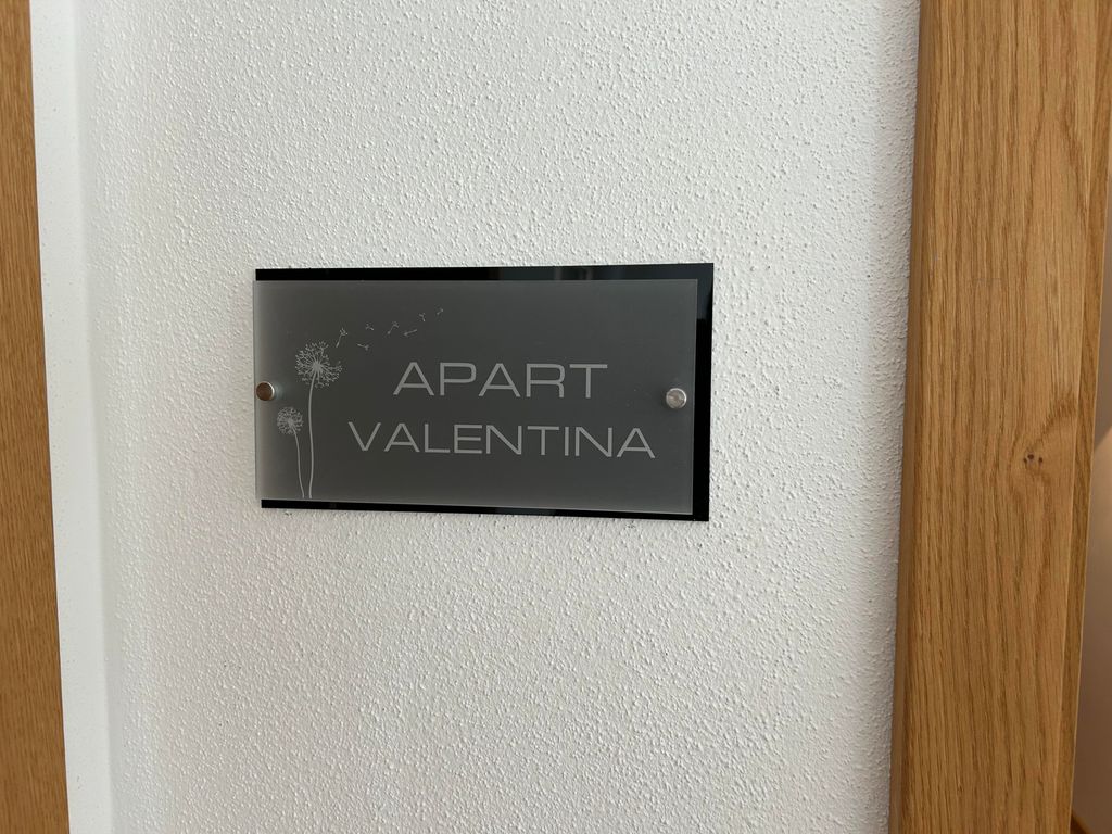 Apart Emma