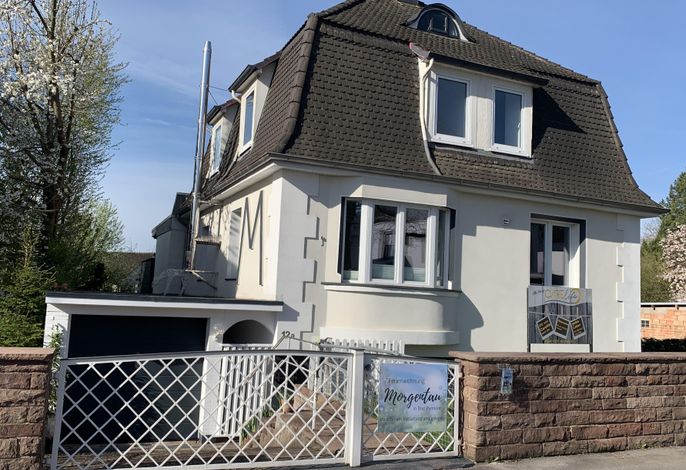 FeWo mit Grillbereich, Terrasse und Sonnenliegen