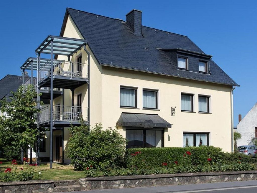 Weingut-Gästehaus "Hubertushof"