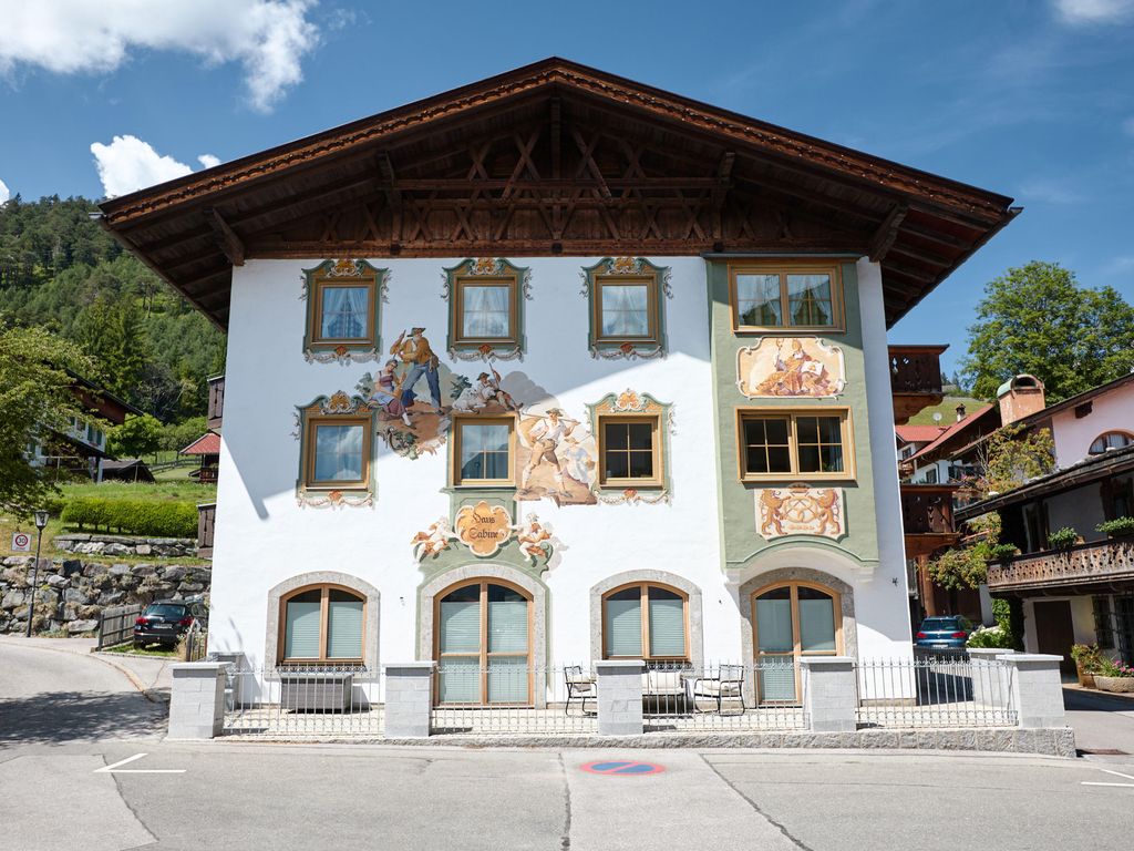 Sabine, Haus