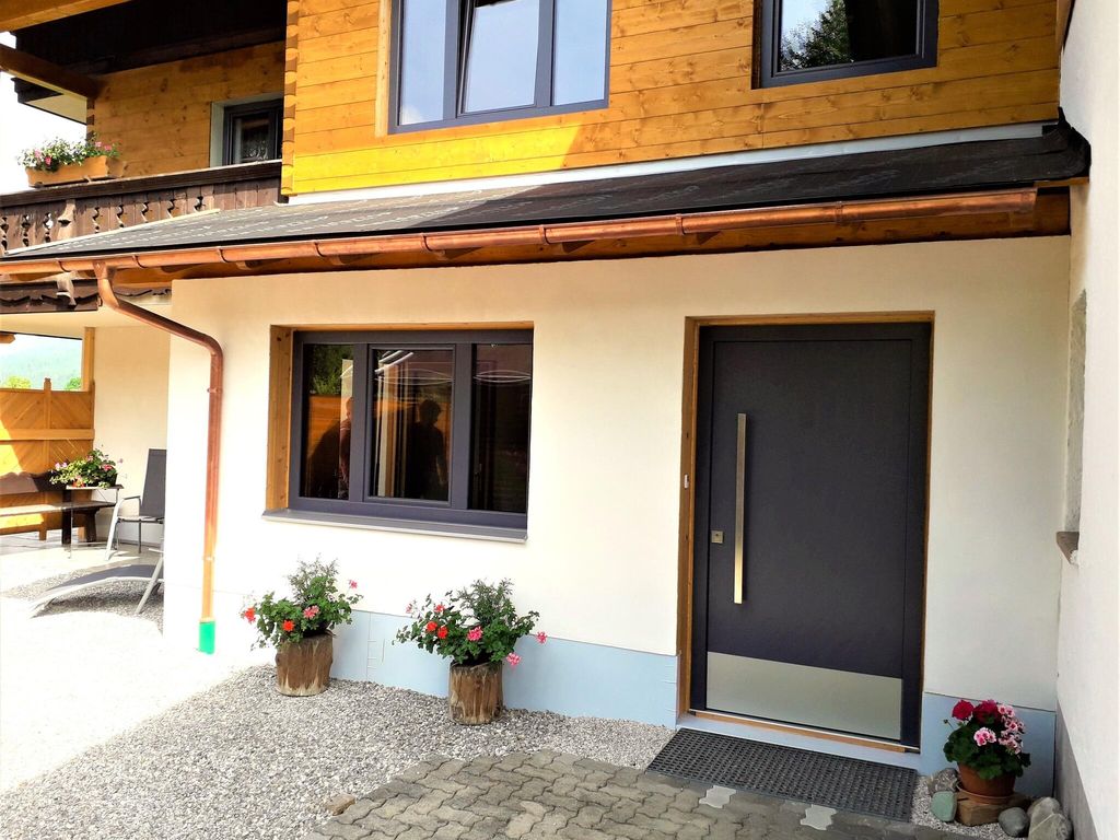 Neuner, Almenhof