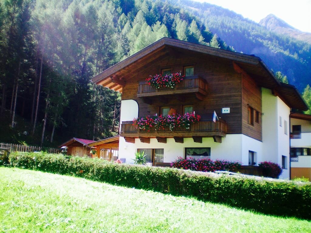 Apart am Waldrand