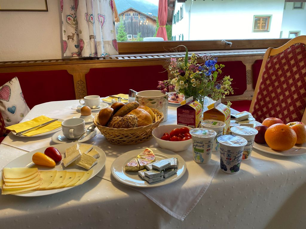 Schrofenstein, Pension