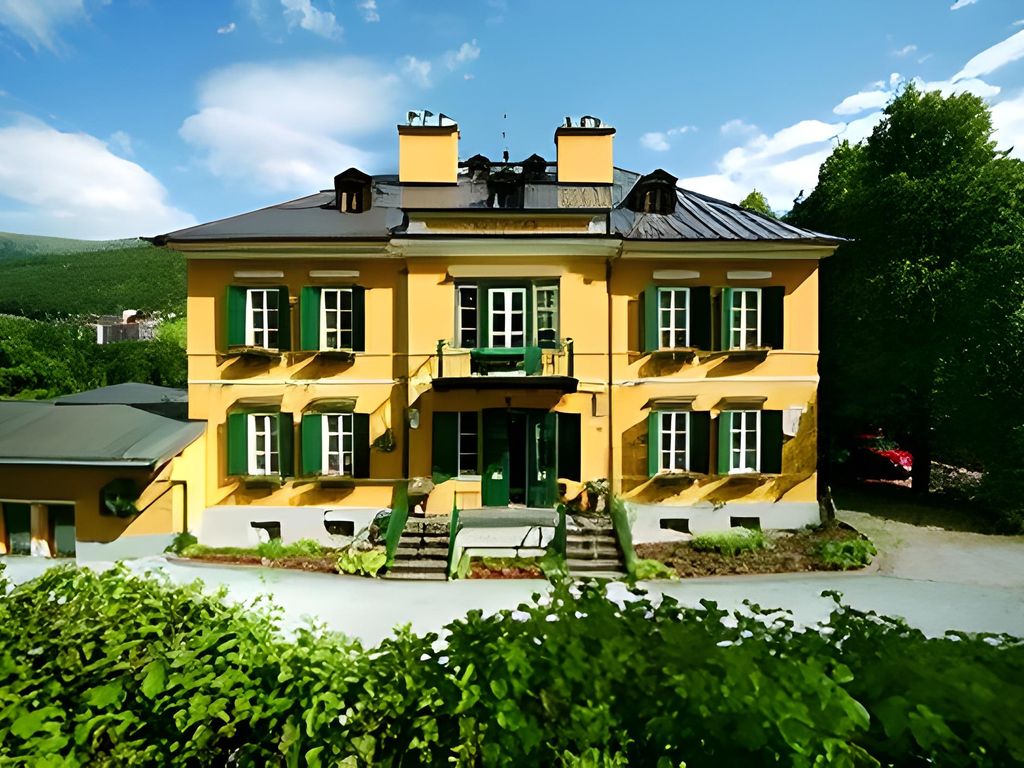 Solitude, Villa