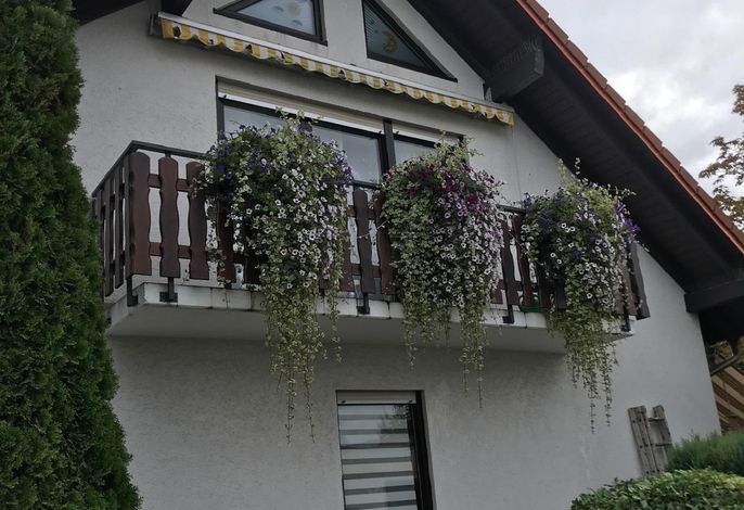 Ferienwohnung mit Terrasse im Garten