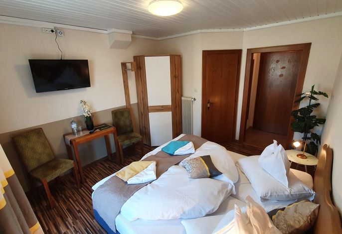 Kleines Doppelzimmer Alleeblick