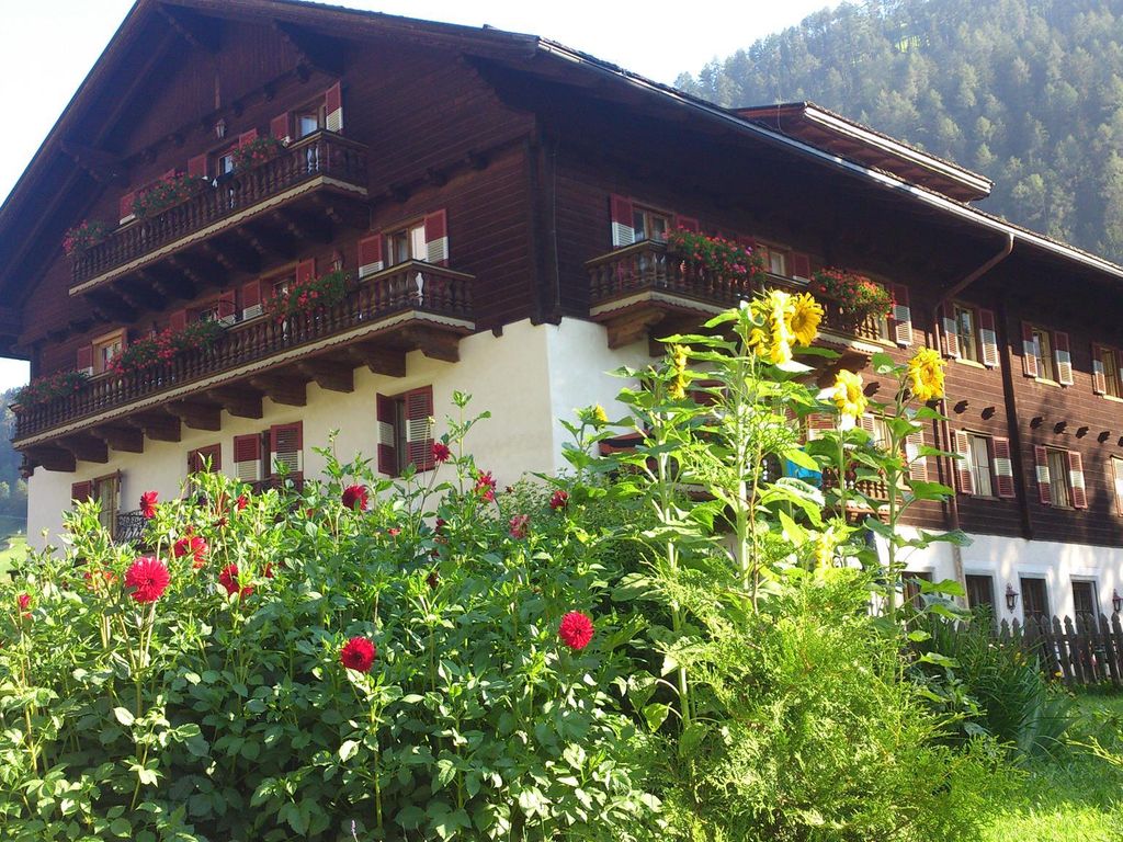 Hotel Schlosswirt & Chalets