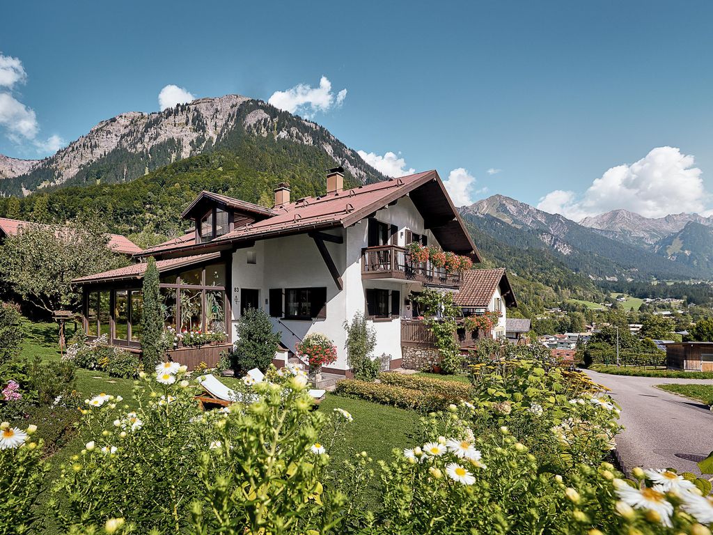 Ludwig's Mountain Lodges