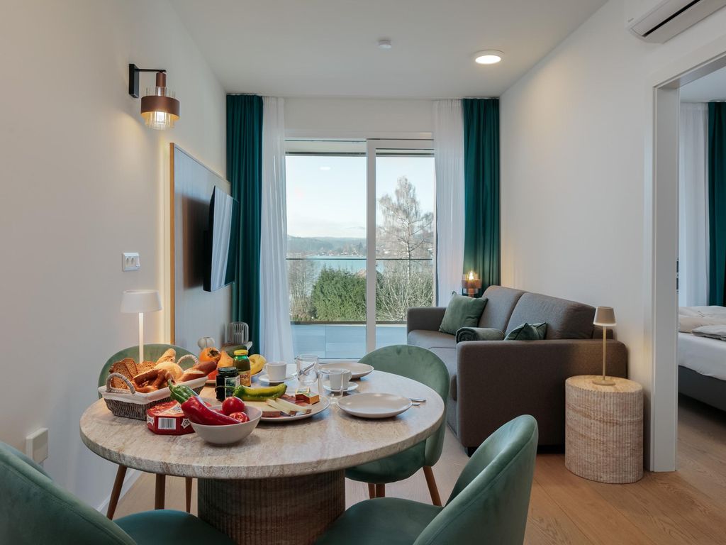 Lakeview Apartment