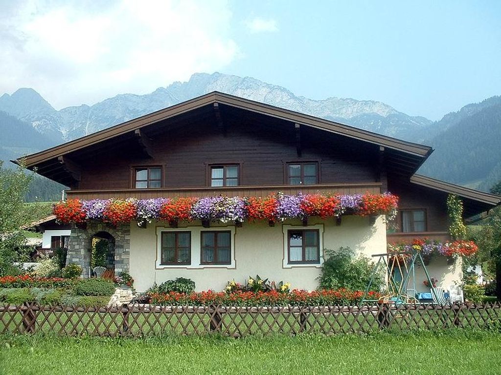 Perwein, Haus