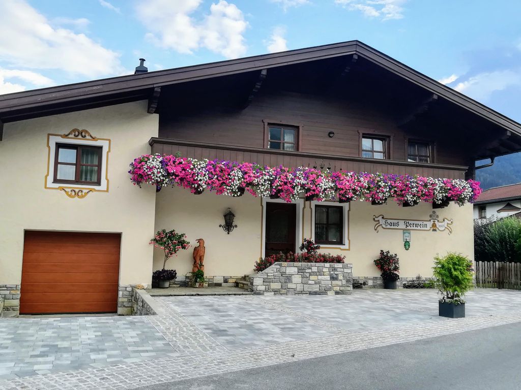 Perwein, Haus