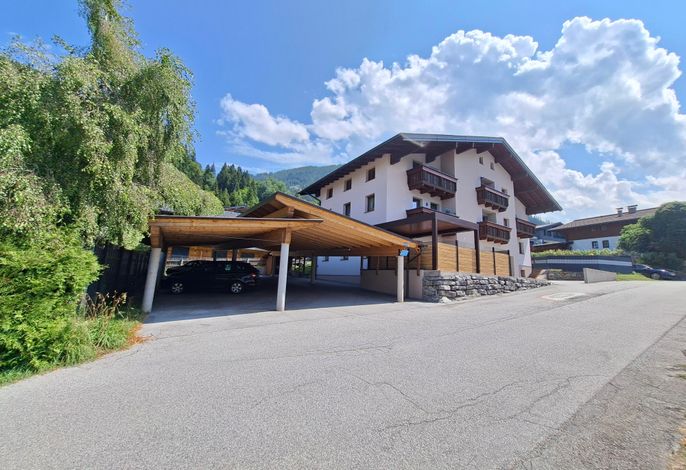 Mountainview Appartement mit Balkon und Carport
