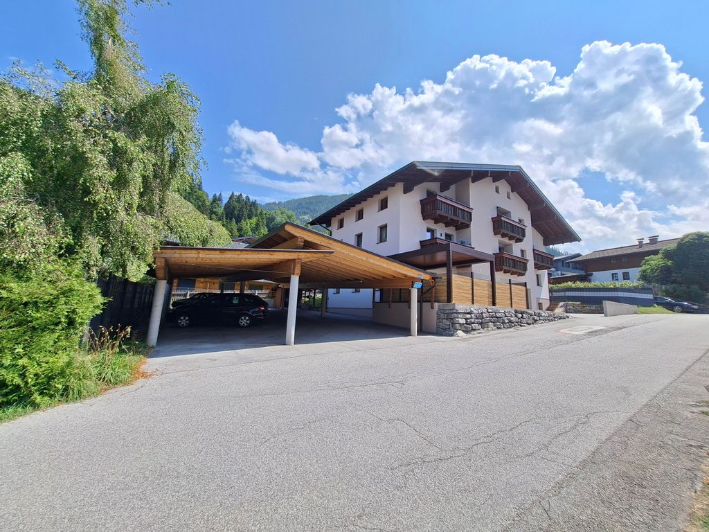 Mountainview Appartement mit Balkon und Carport