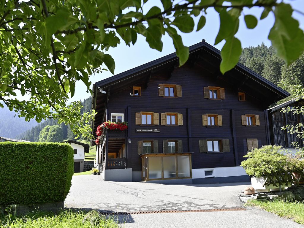 Haus Tschambräu