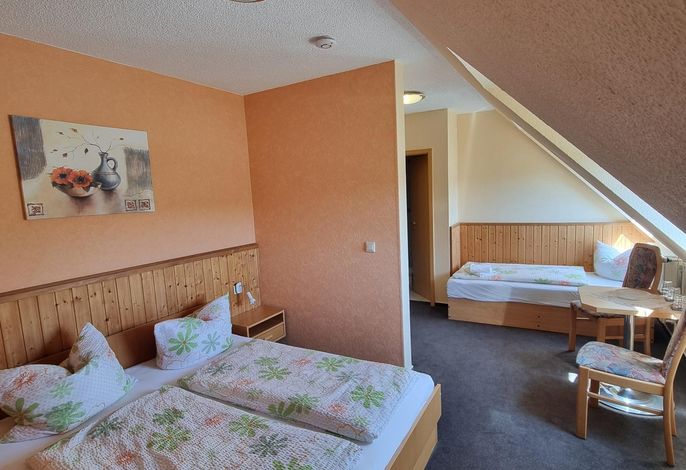 Dreibettzimmer, Dusche, WC