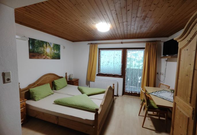 Doppelzimmer, Dusche, WC, gartenseitig