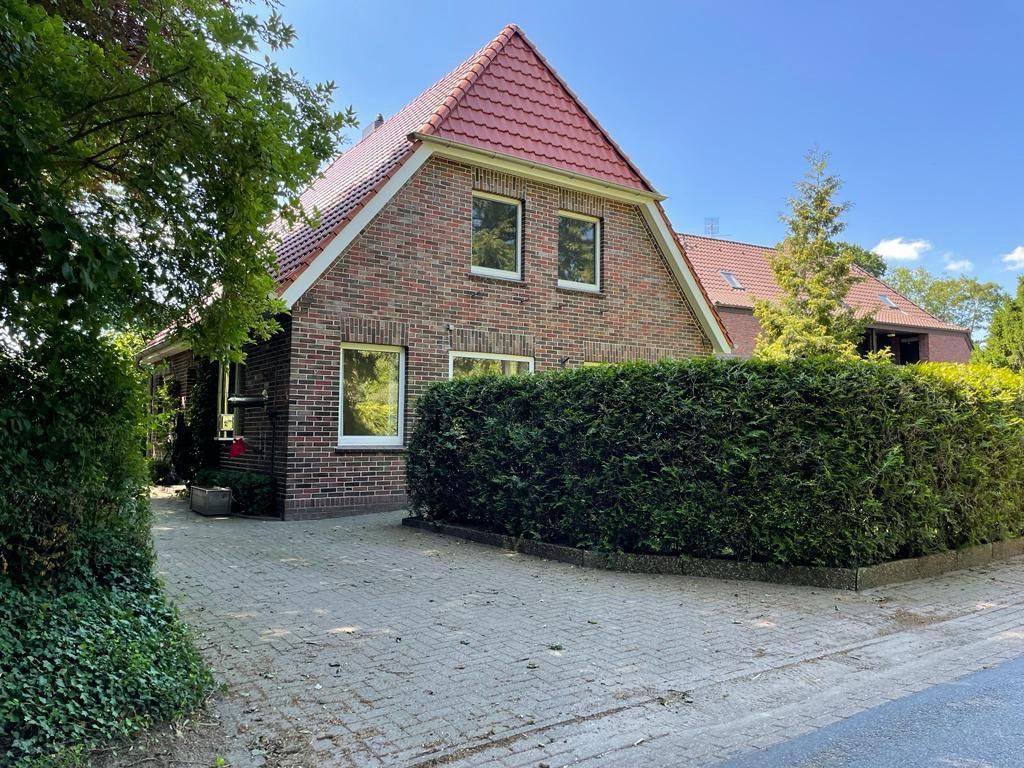 Blick auf das Haus von der Strasse
