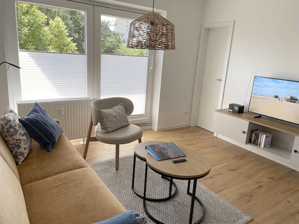 Wohnzimmer mit Blick zum Balkon