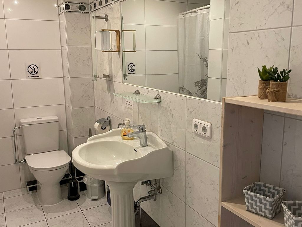 Badezimmer mit Dusche