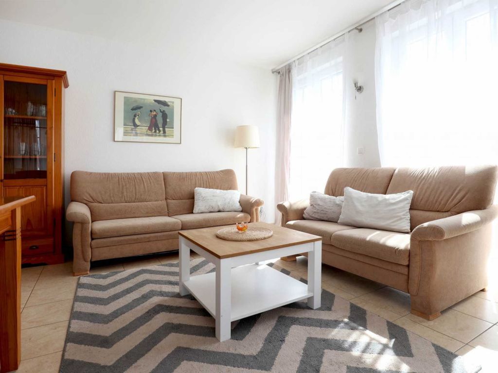 Achtern Diek App.07- Wohnbereich mit gemütlichen Sofas